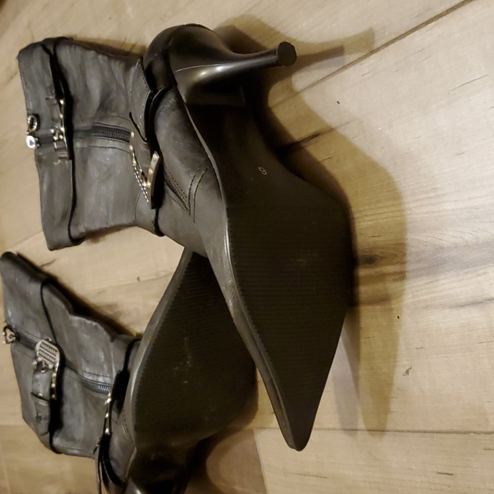 Boots - Picture 3 of 4